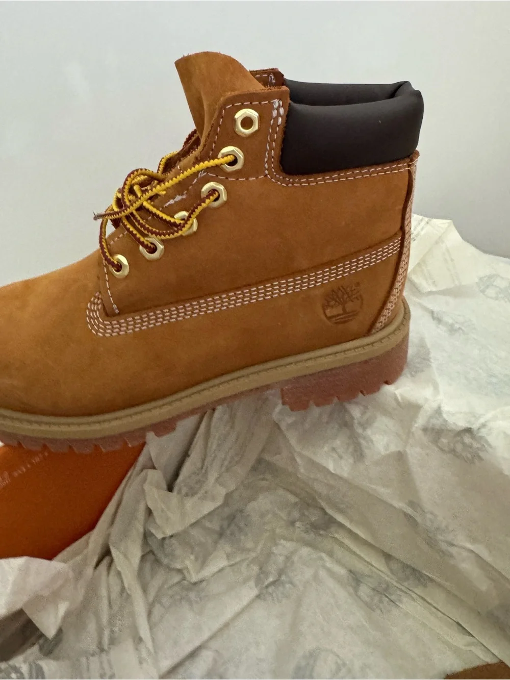 Timberland Kids' Wheat Nubuck Classic Waterproof Boot NWT size 2.5